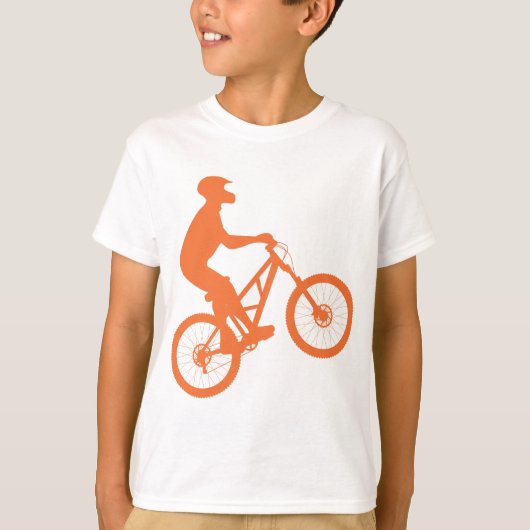 山のバイクもしくは自転車に乗る人のシルエット Tシャツ (正面)