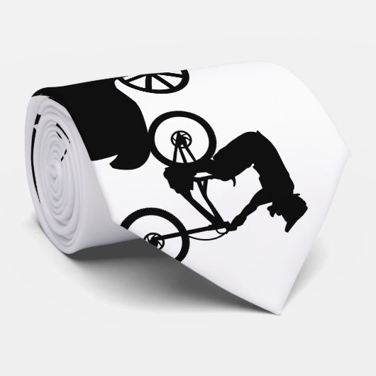 山のバイクもしくは自転車に乗る人のタイの進化 ネクタイ (ロール)