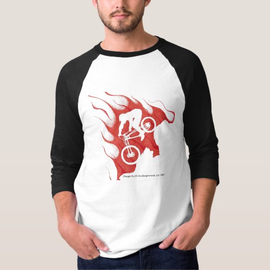山のバイクもしくは自転車に乗る人のティー Tシャツ (正面)