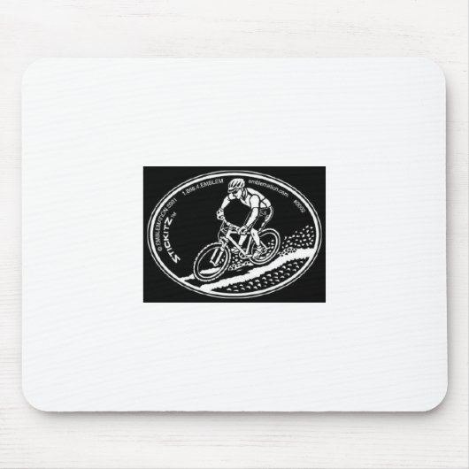 山のバイクもしくは自転車に乗る人のマウスパッド マウスパッド (正面)
