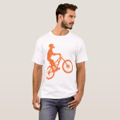 山のバイクもしくは自転車に乗る人シルエット Tシャツ (正面フル)