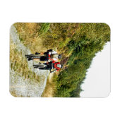 山のバイクもしくは自転車に乗る人 マグネット (横)