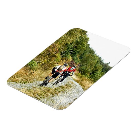 山のバイクもしくは自転車に乗る人 マグネット (左側)