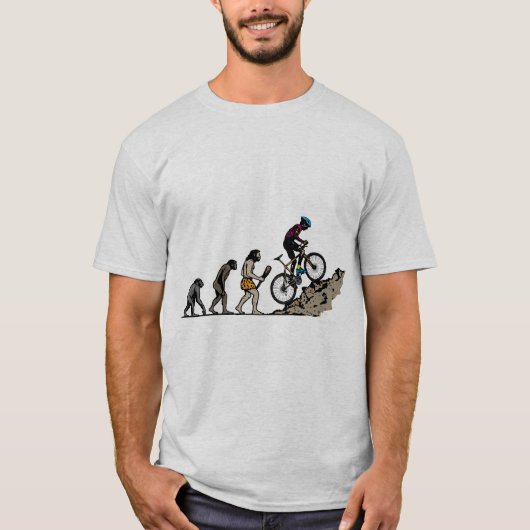 山のバイクもしくは自転車に乗る人 Tシャツ (正面)