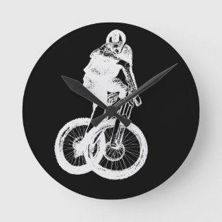 山のバイクもしくは自転車に乗る人MTB BMXのサイクリスト ラウンド壁時計