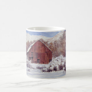 山のマグの雪の納屋 コーヒーマグカップ