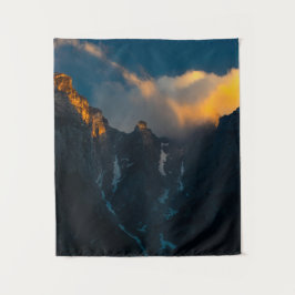 山の上で太陽の輝く最後の威厳のある息 タペストリー