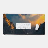 山の上で太陽の輝く最後の威厳のある息 デスクマット (キーボード&マウス)