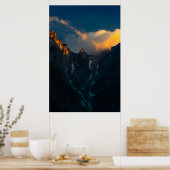 山の上で太陽の輝く最後の威厳のある息 ポスター (キッチン)