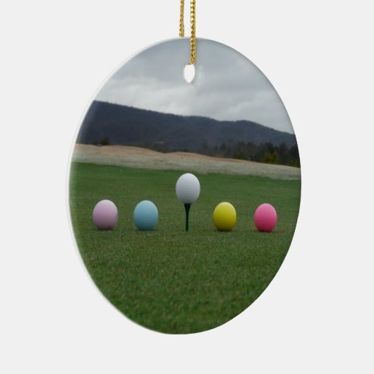 山の上の明るい色のゴルフボール セラミックオーナメント (右)