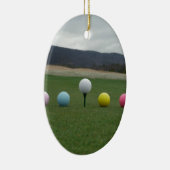 山の上の明るい色のゴルフボール セラミックオーナメント (右)