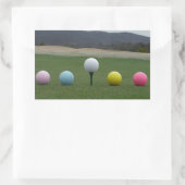 山の上の明るい色のゴルフボール 長方形シール (バッグ)