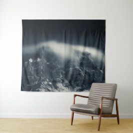山の上の暗闇と白い雲 タペストリー