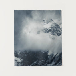 山の上の暗闇と神秘的な雲 タペストリー