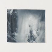 山の上の暗闇と神秘的な雲 タペストリー (正面(横))