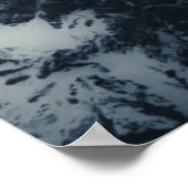 山の上の暗闇と神秘的な雲 ポスター (角)