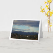 山の上の灰色の嵐のスペインの雲 カード (黄色い花)