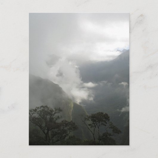 山の上の灰色の霧の雲 シーズンポストカード (正面)