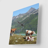 山の上の美しい牛 スクエア壁時計 (傾斜)