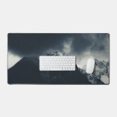 山の上の闇と雨雲 デスクマット (キーボード&マウス)