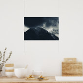 山の上の闇と雨雲 ポスター (キッチン)