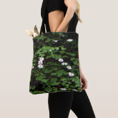 山の中で花が育つ… トートバッグ (クローズアップ)