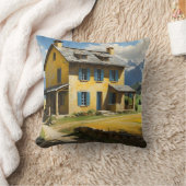 山の中に古い家がある牧歌的な田舎 クッション (ブランケット)