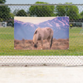 山の中に野生の馬のパインバナーウォールアート 横断幕 (インサイチュ)