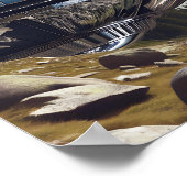 山の中の光沢のある金属UFO ポスター (角)