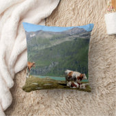 山の中の日記の牛 クッション (ブランケット)