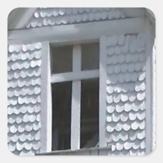 山の中の白い古い教会 スクエアシール