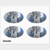 山の中の白い古い教会 楕円形シール (シート)