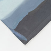 山の中の茶色の熊 フリースブランケット (角)