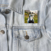 山の中の野生の灰色の馬 缶バッジ (インサイチュ)