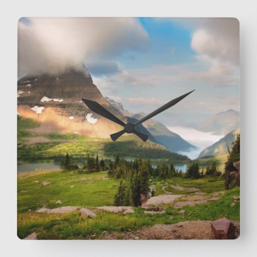 山の中を吹き抜ける雲 スクエア壁時計 (正面)