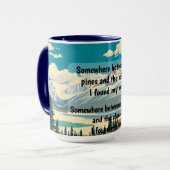 山の優雅さの中で朝をスタートさせましょう。 T マグカップ (正面左)