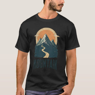山の冒険道ハイキングアウトドア探検 Tシャツ