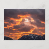 山の向こうの燃えるような夕日 ポストカード (正面)