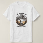 山の呼び出しは、冒険が待っている Tシャツ (デザイン正面)
