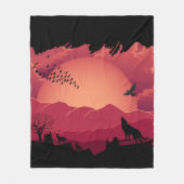 山の夕焼けの上の動物 フリースブランケット (正面)