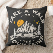 山の外の冒険に散歩する クッション (ブランケット)