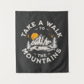 山の外の冒険に散歩する タペストリー (正面)