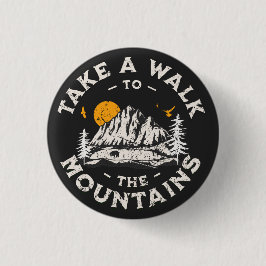 山の外の冒険に散歩する 缶バッジ