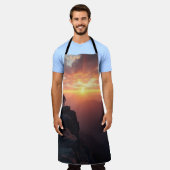 山の威厳のある頂上から見る日の出 エプロン (着用した状態)