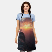 山の威厳のある頂上から見る日の出 エプロン (着用した状態)