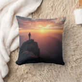 山の威厳のある頂上から見る日の出 クッション (ブランケット)