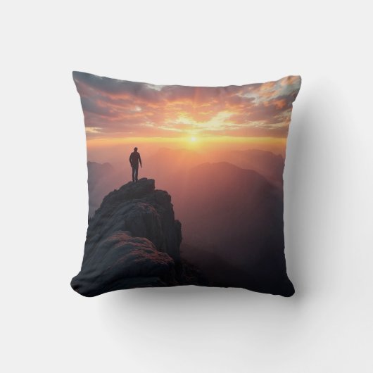 山の威厳のある頂上から見る日の出 クッション (正面)
