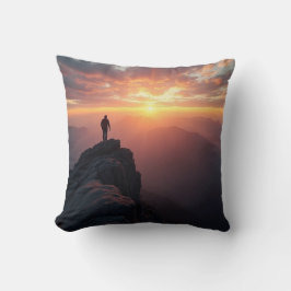 山の威厳のある頂上から見る日の出 クッション