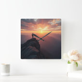 山の威厳のある頂上から見る日の出 スクエア壁時計 (ホーム)