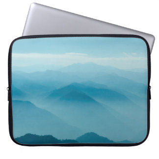 山の層 ラップトップスリーブ